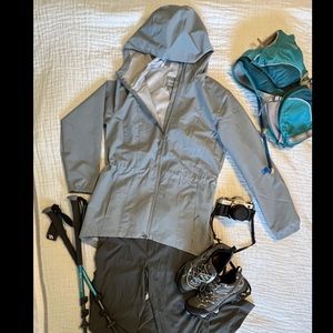 NWT Avalanche Soft shell Waterproof lightweight packable rain jacket with hood